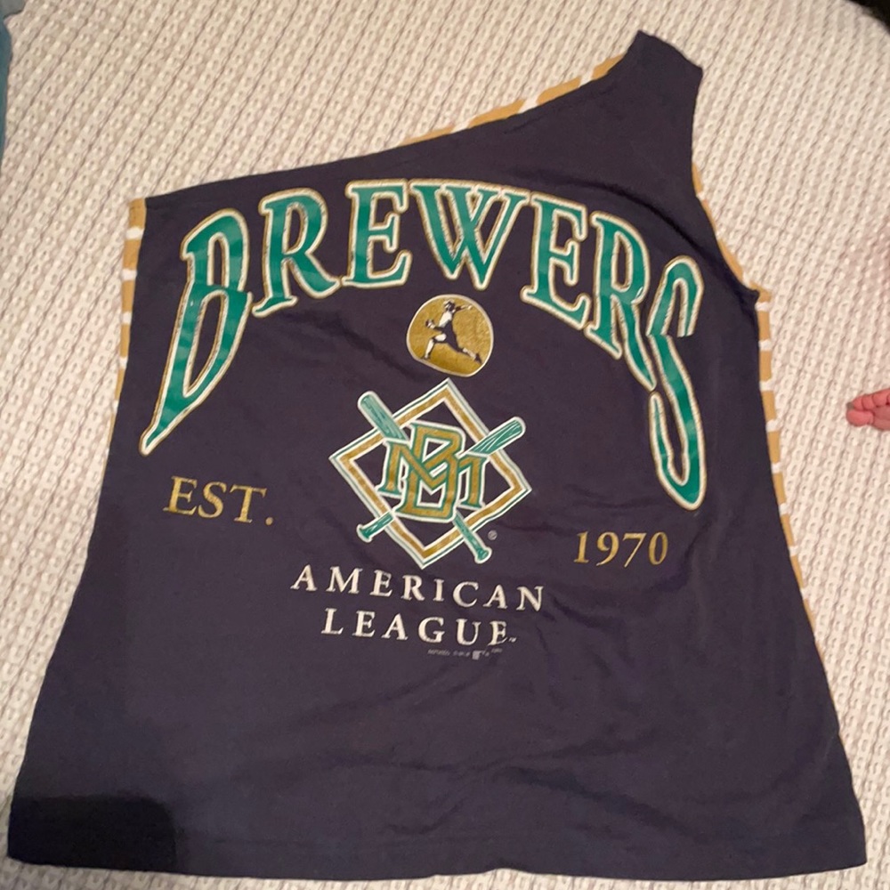 One shoulder tank top.